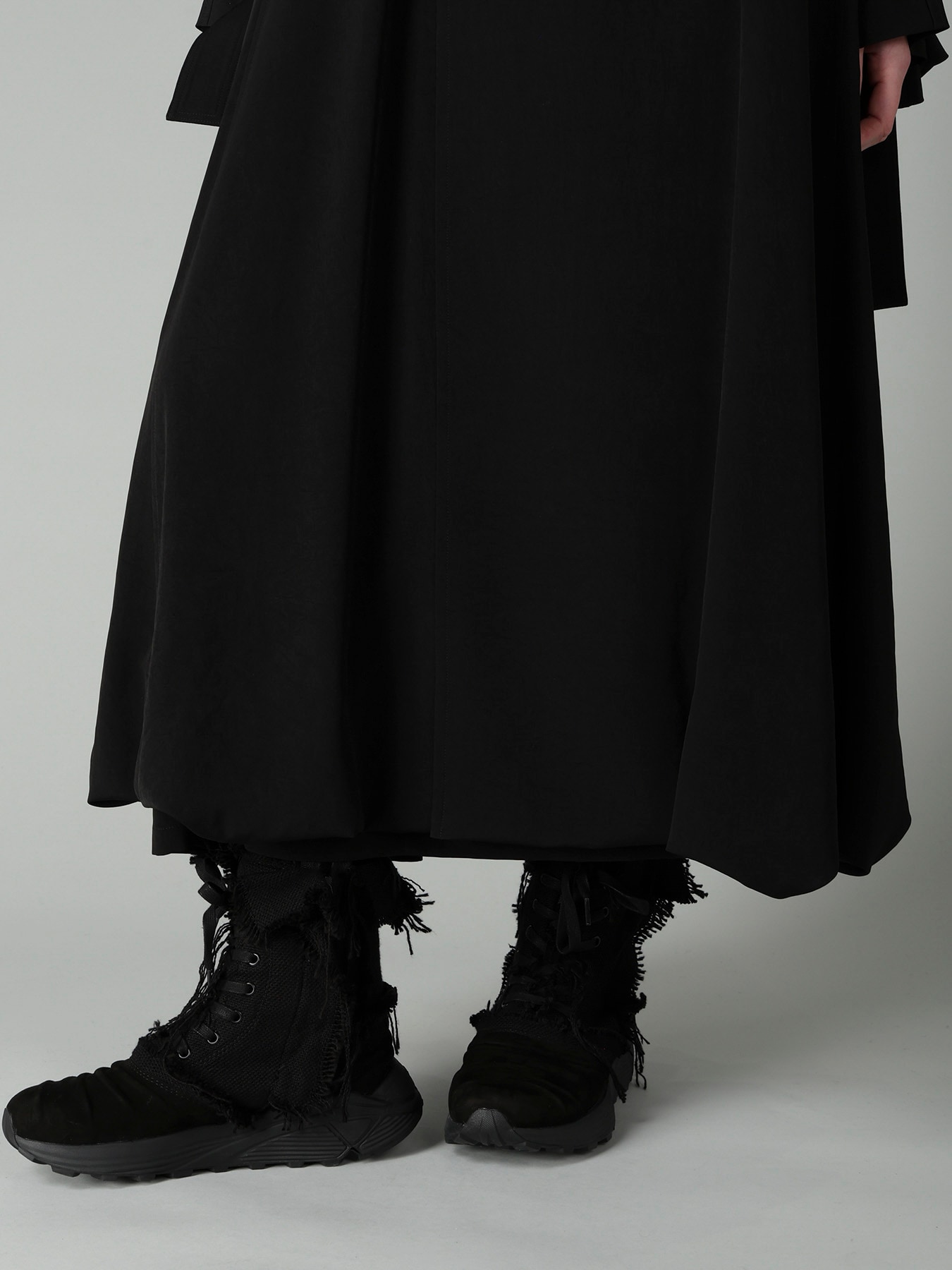 Ta/Pe CREPE DE CHINE SLEEVE GUSSET TRENCH COAT