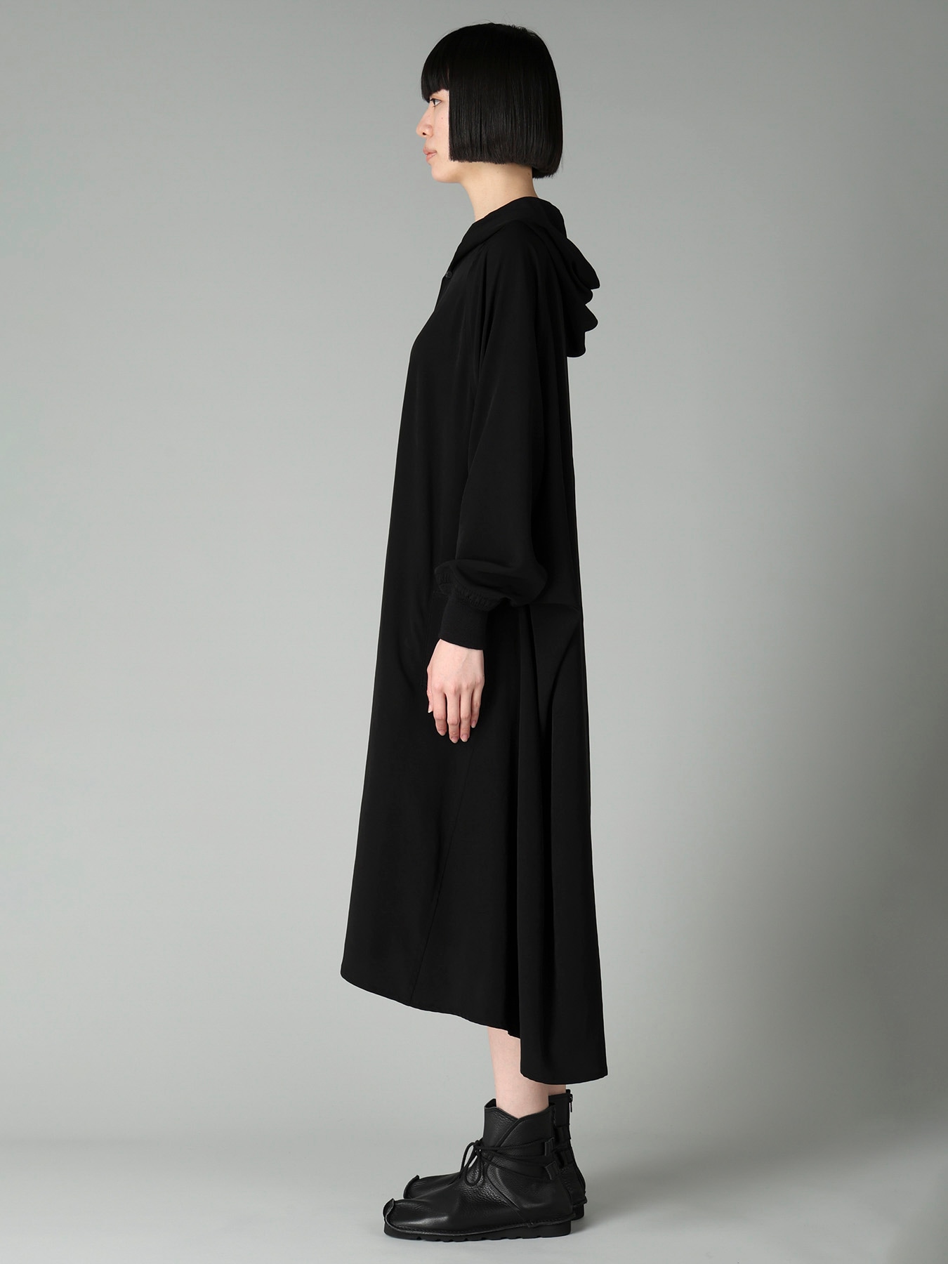 Ta/Pe CREPE DE CHINE HOODED RAGLAN SLV DRESS
