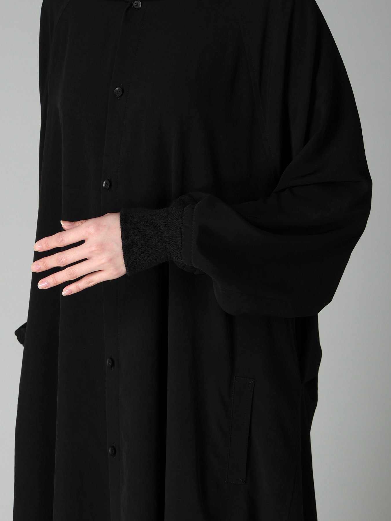 Ta/Pe CREPE DE CHINE HOODED RAGLAN SLV DRESS
