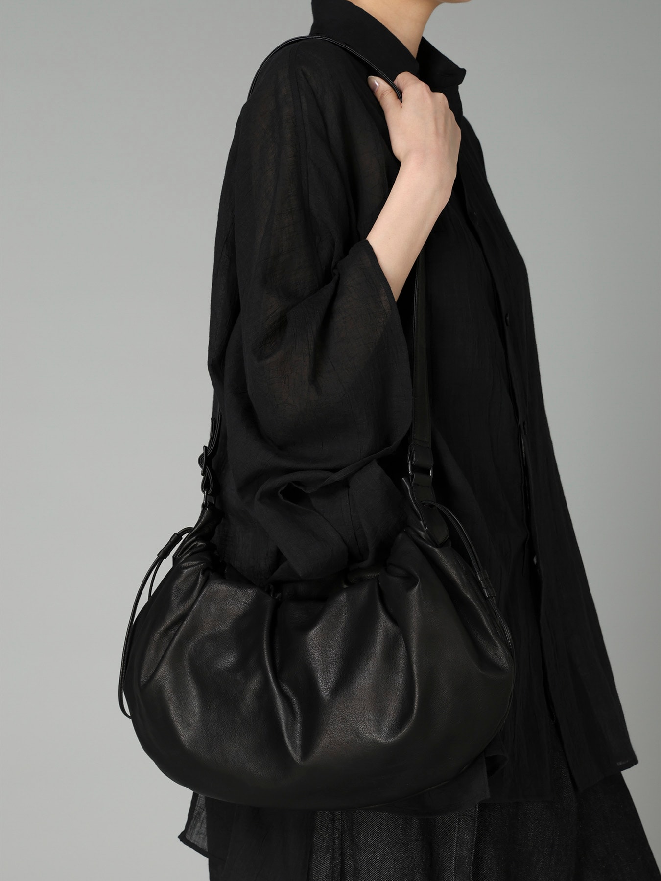GARMENT LEATHER DUMPLING BAG S