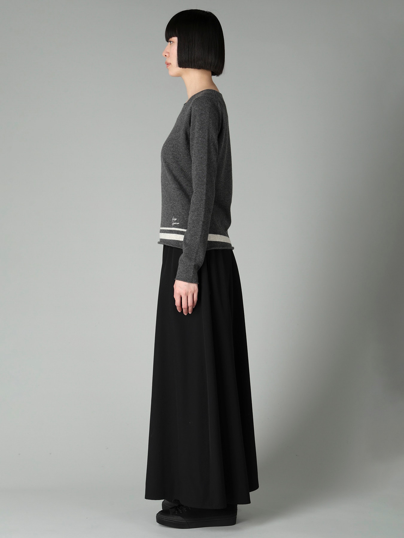 EMBROIDERY LINE YY SIGNATURE SWEATER