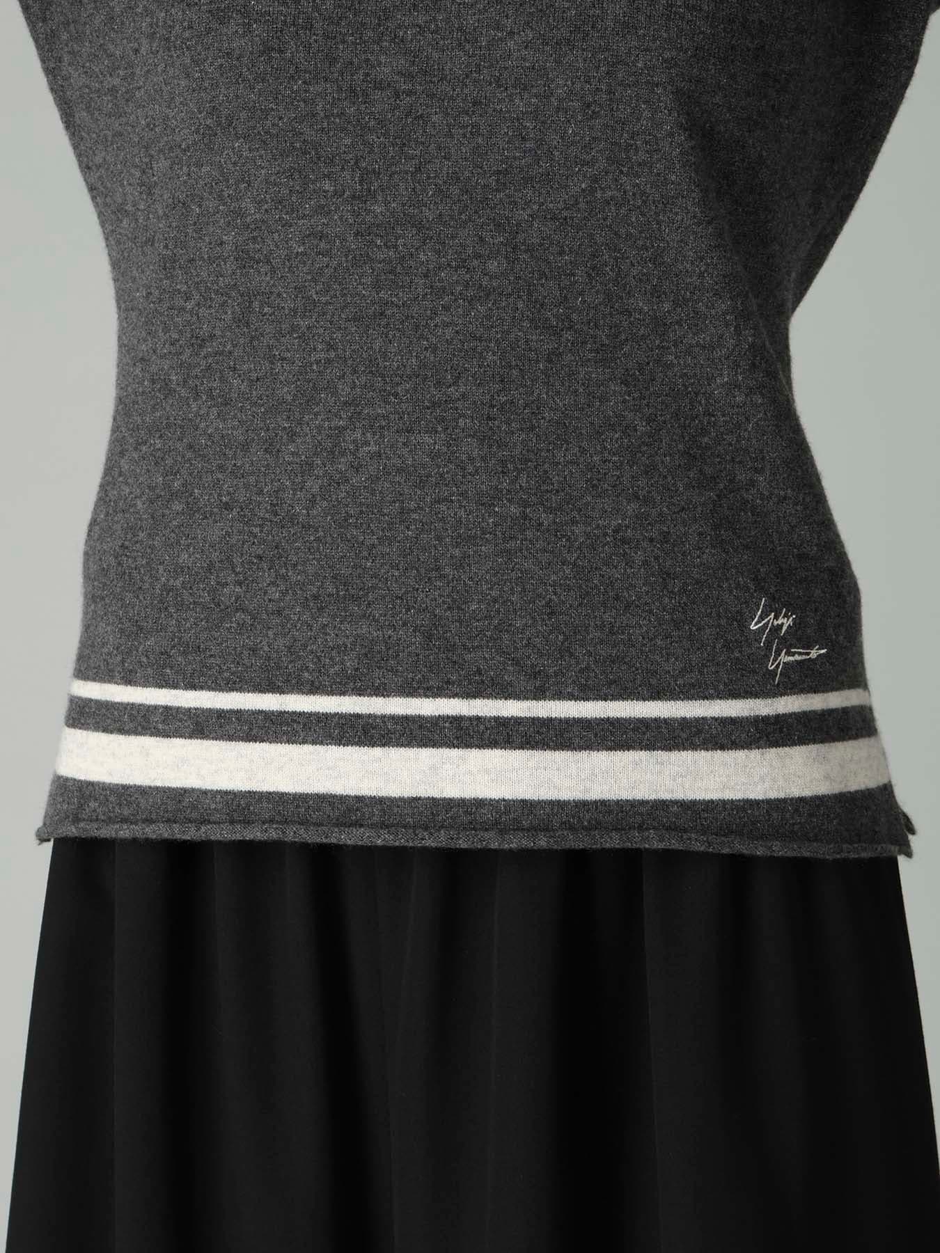 EMBROIDERY LINE YY SIGNATURE SWEATER