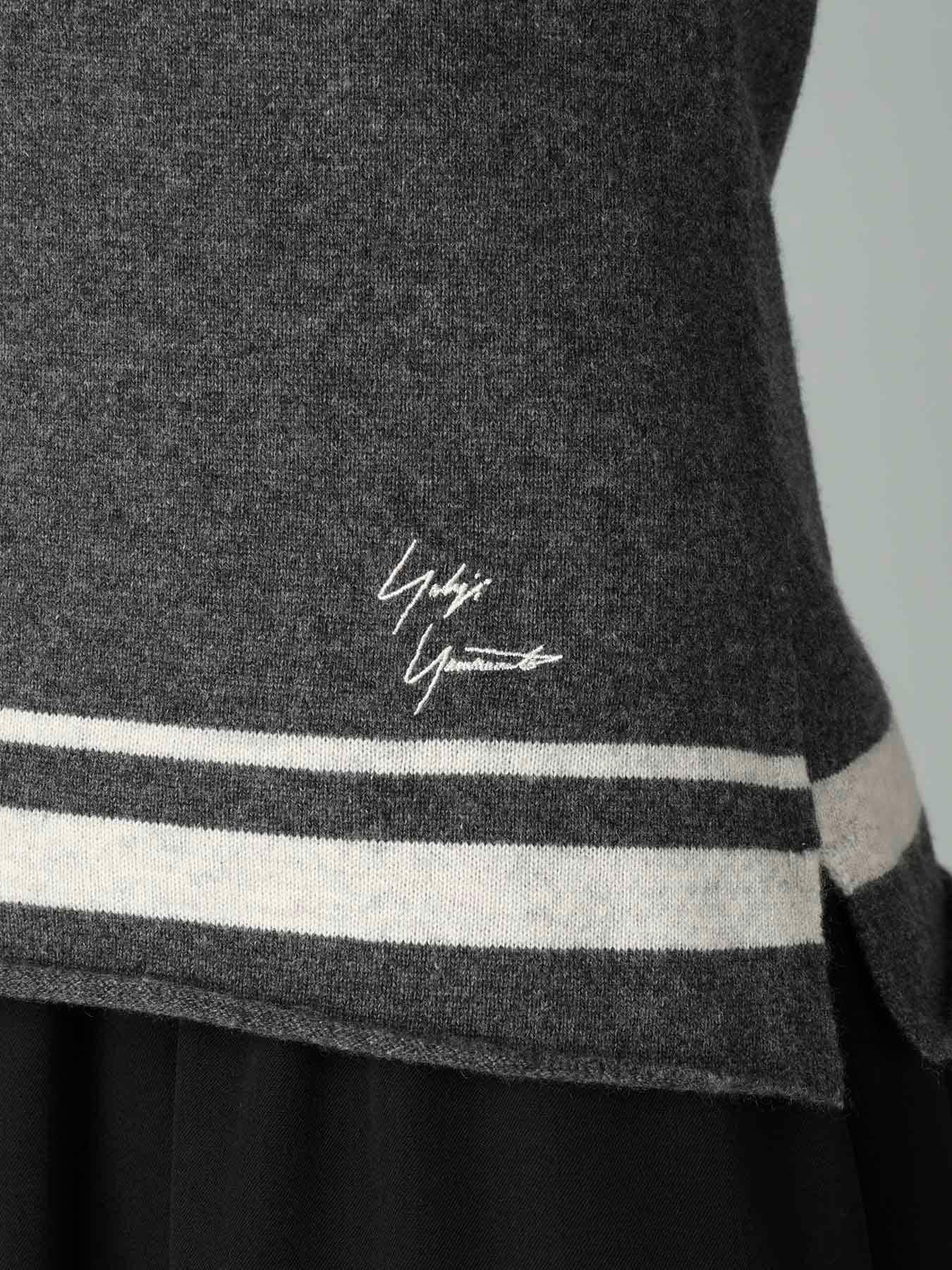 EMBROIDERY LINE YY SIGNATURE SWEATER
