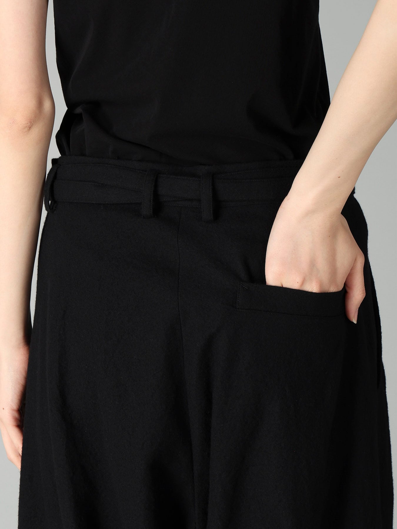 MILLED GABARDINE W BELT DETAIL PANTS