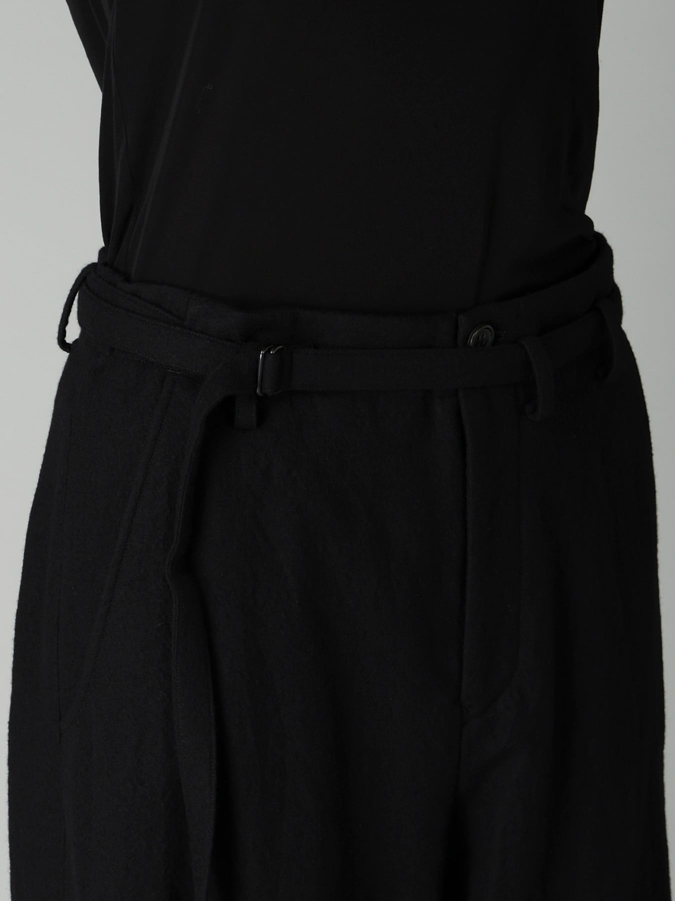 MILLED GABARDINE W BELT DETAIL PANTS