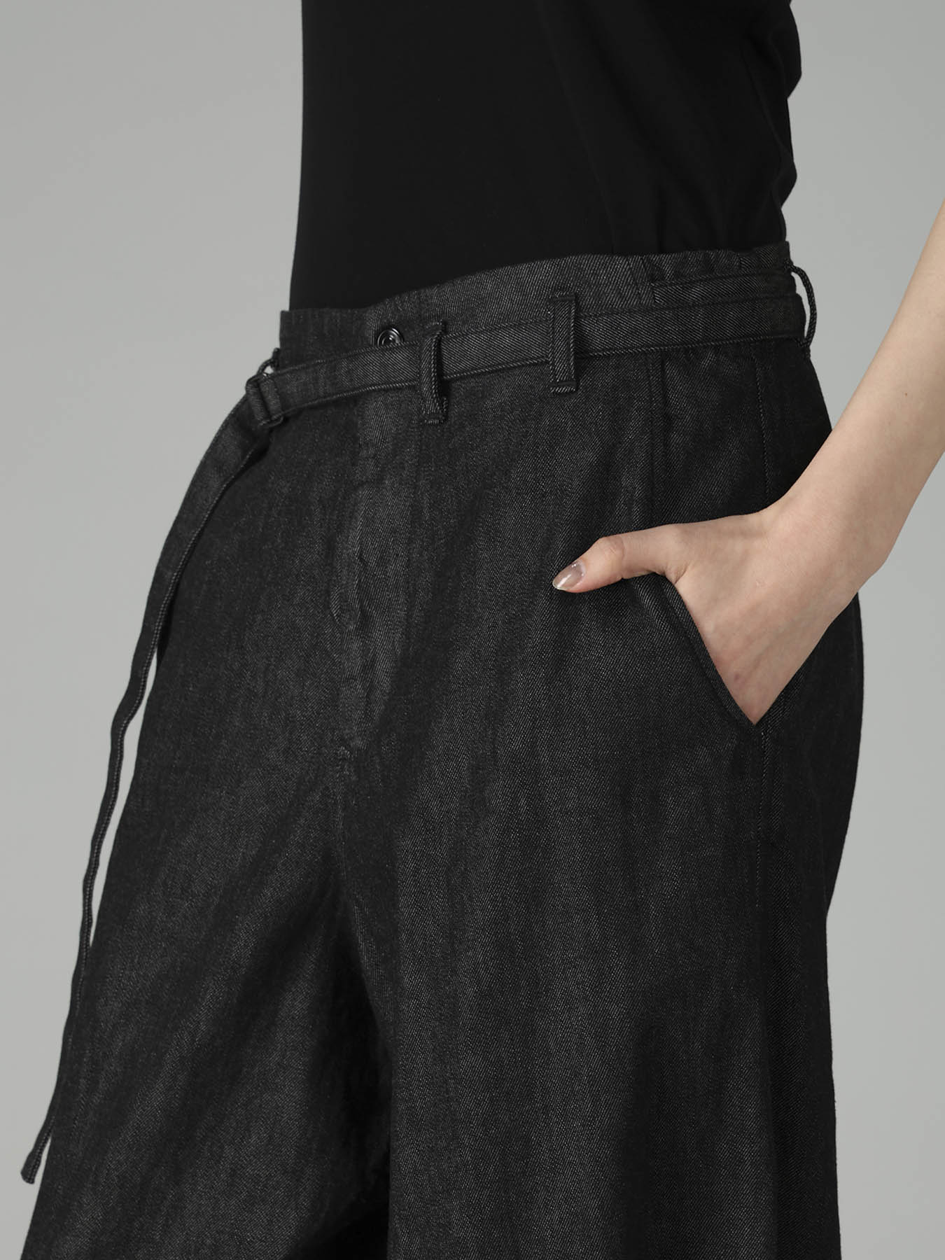 8OZ UNEVEN YARN DENIM B W BELT DETAIL PANTS