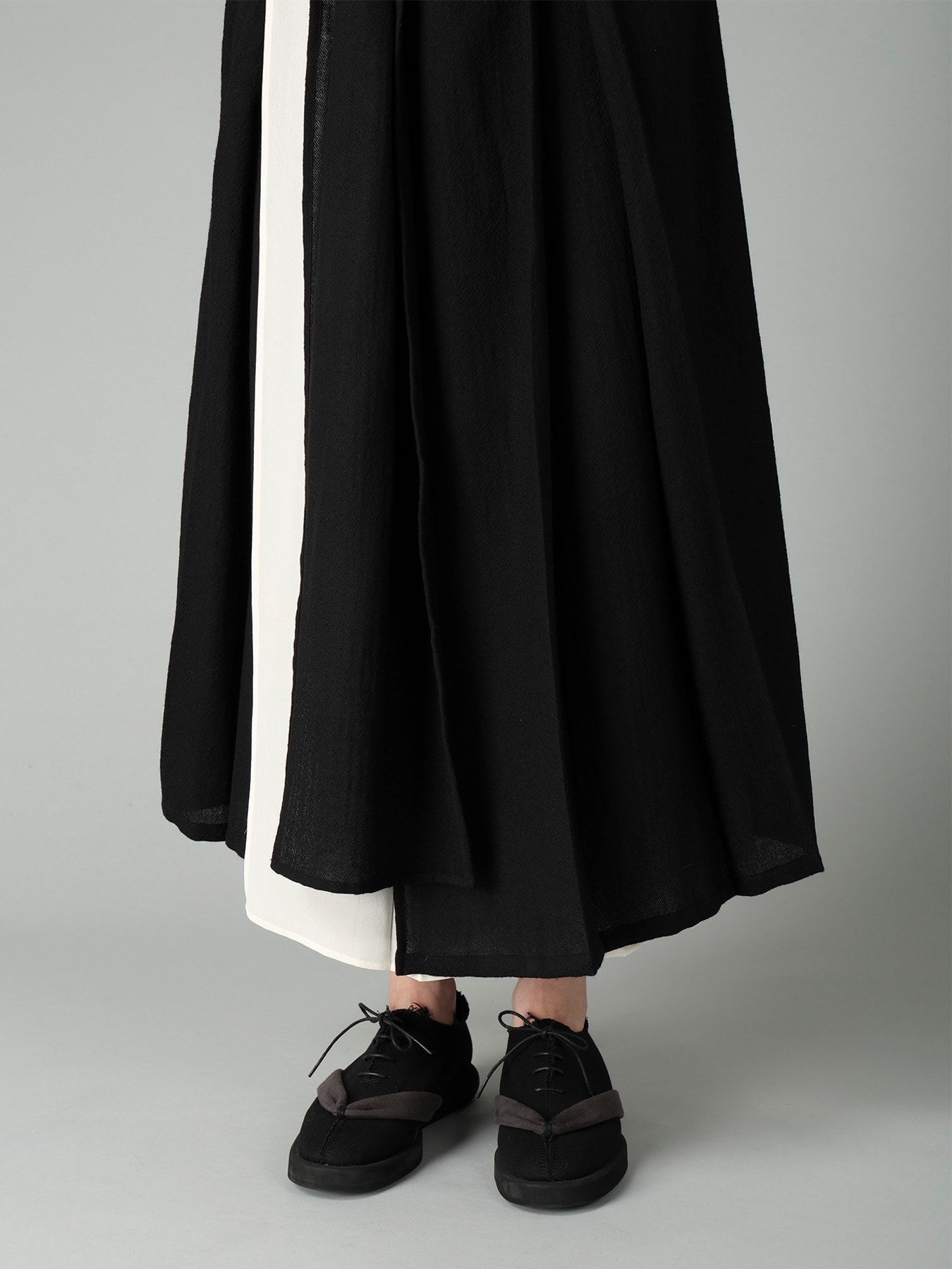 SOFT WOOL LAYERED PLEATES SKIRT