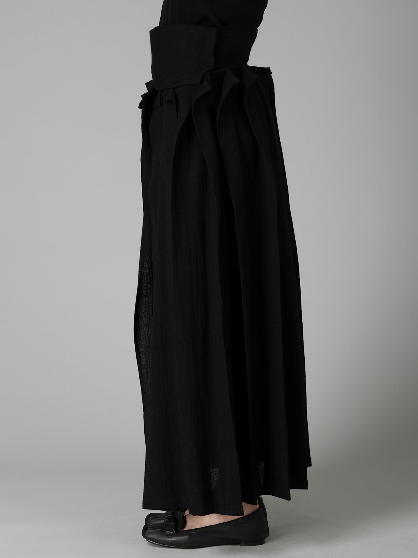 SOFT WOOL REVERSE TUCKED SKIRT