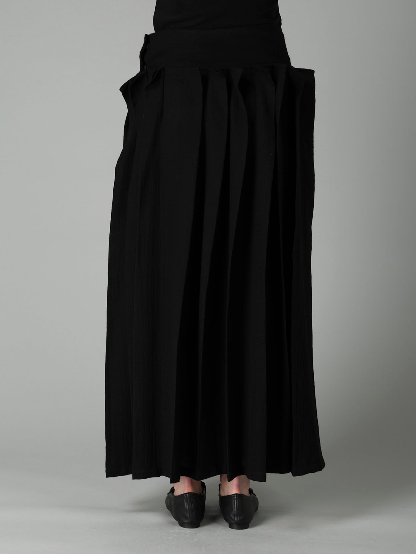 SOFT WOOL REVERSE TUCKED SKIRT