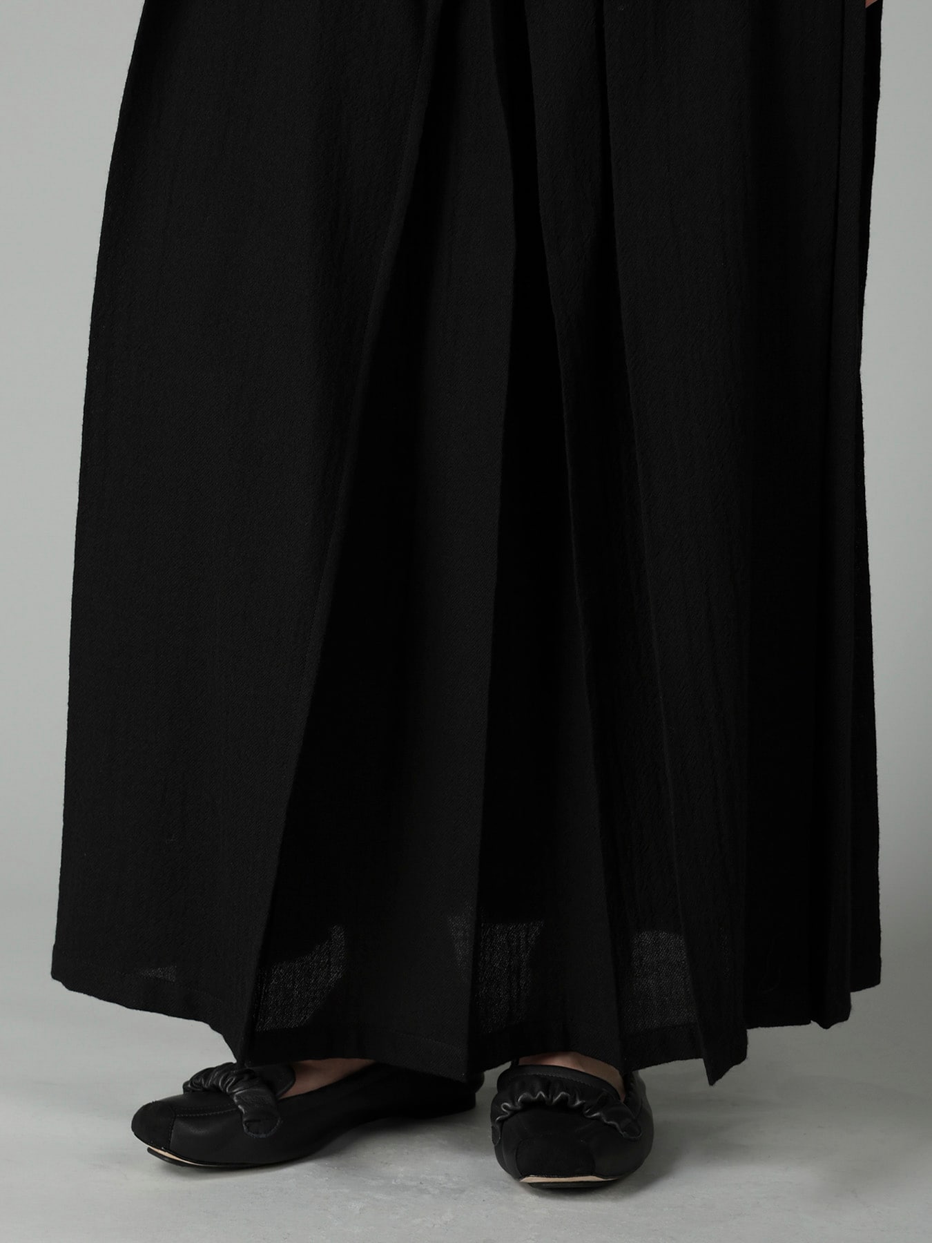 SOFT WOOL REVERSE TUCKED SKIRT