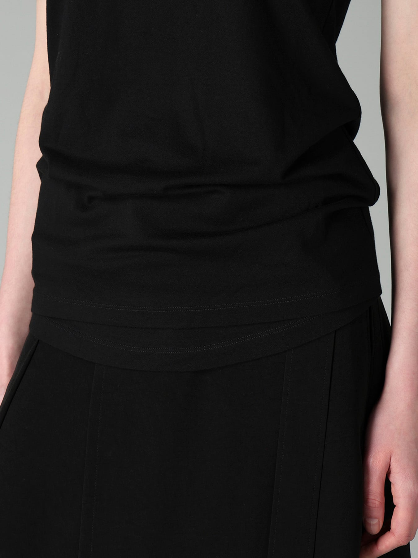 30/-COTTON VISCOSE SINGLE SLIT DETAIL SHORT SLV T