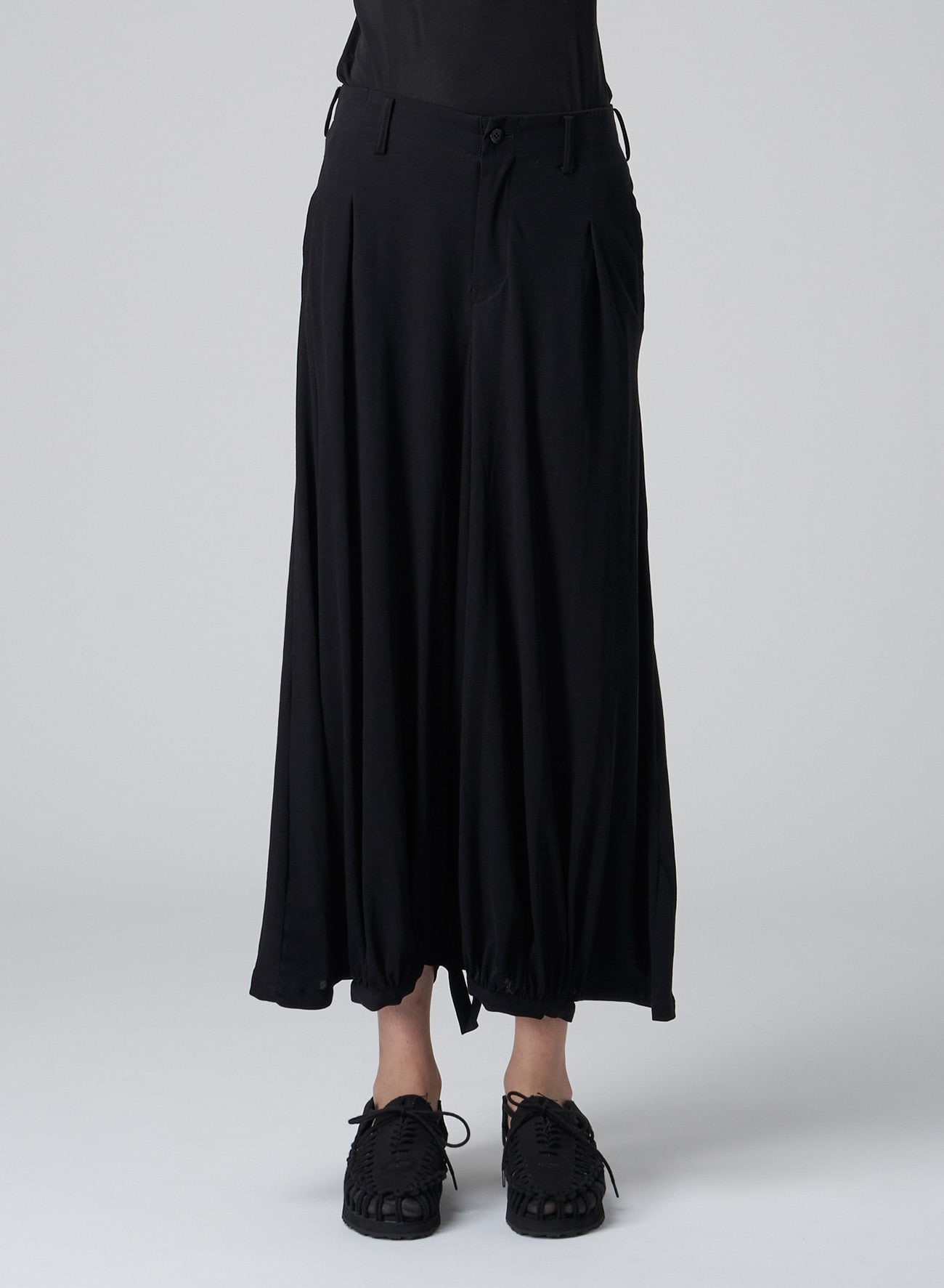 TECHNORAMA COTTON PANTS WITH GATHERED FRONT HEM