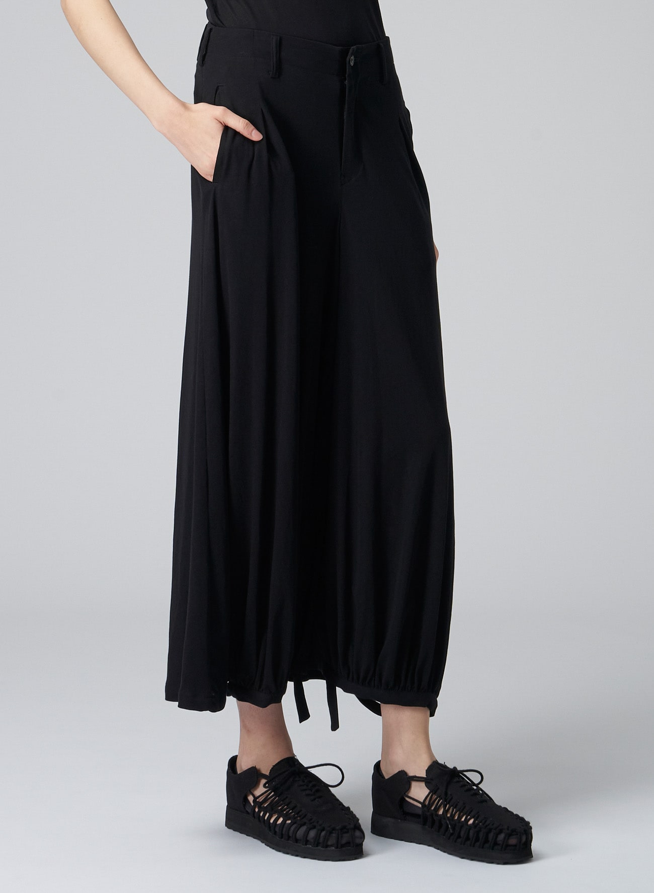 TECHNORAMA COTTON PANTS WITH GATHERED FRONT HEM