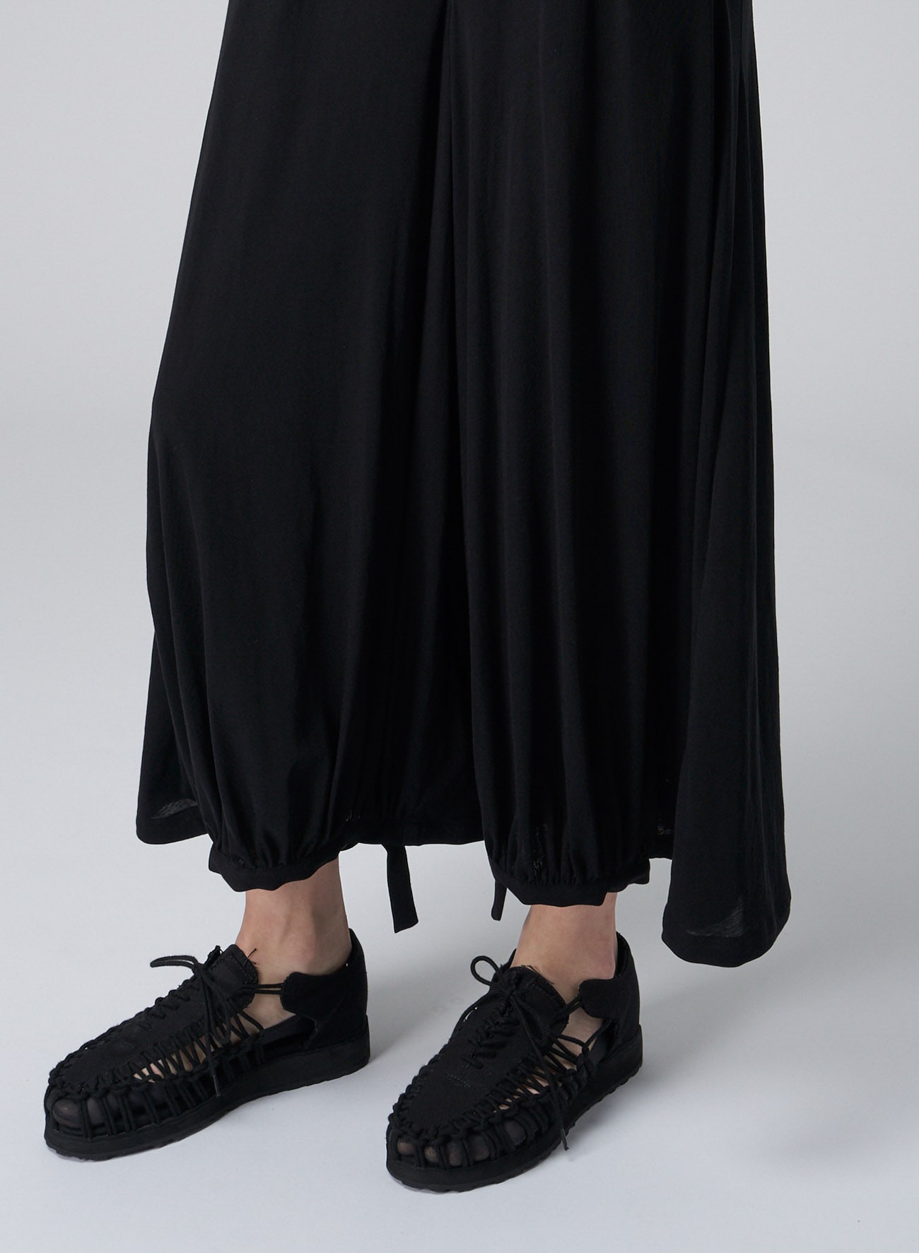 TECHNORAMA COTTON PANTS WITH GATHERED FRONT HEM