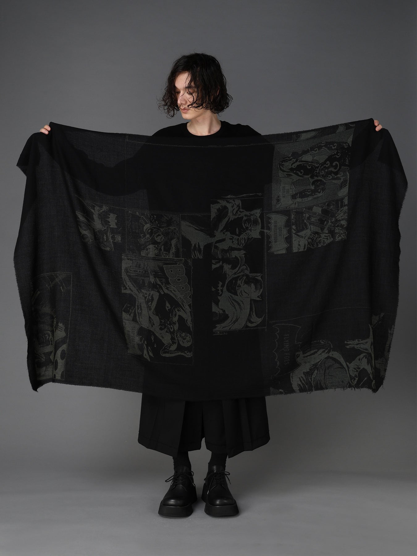 DC SUPER-VILLAINS COLLAGE PRINT WOOL STOLE