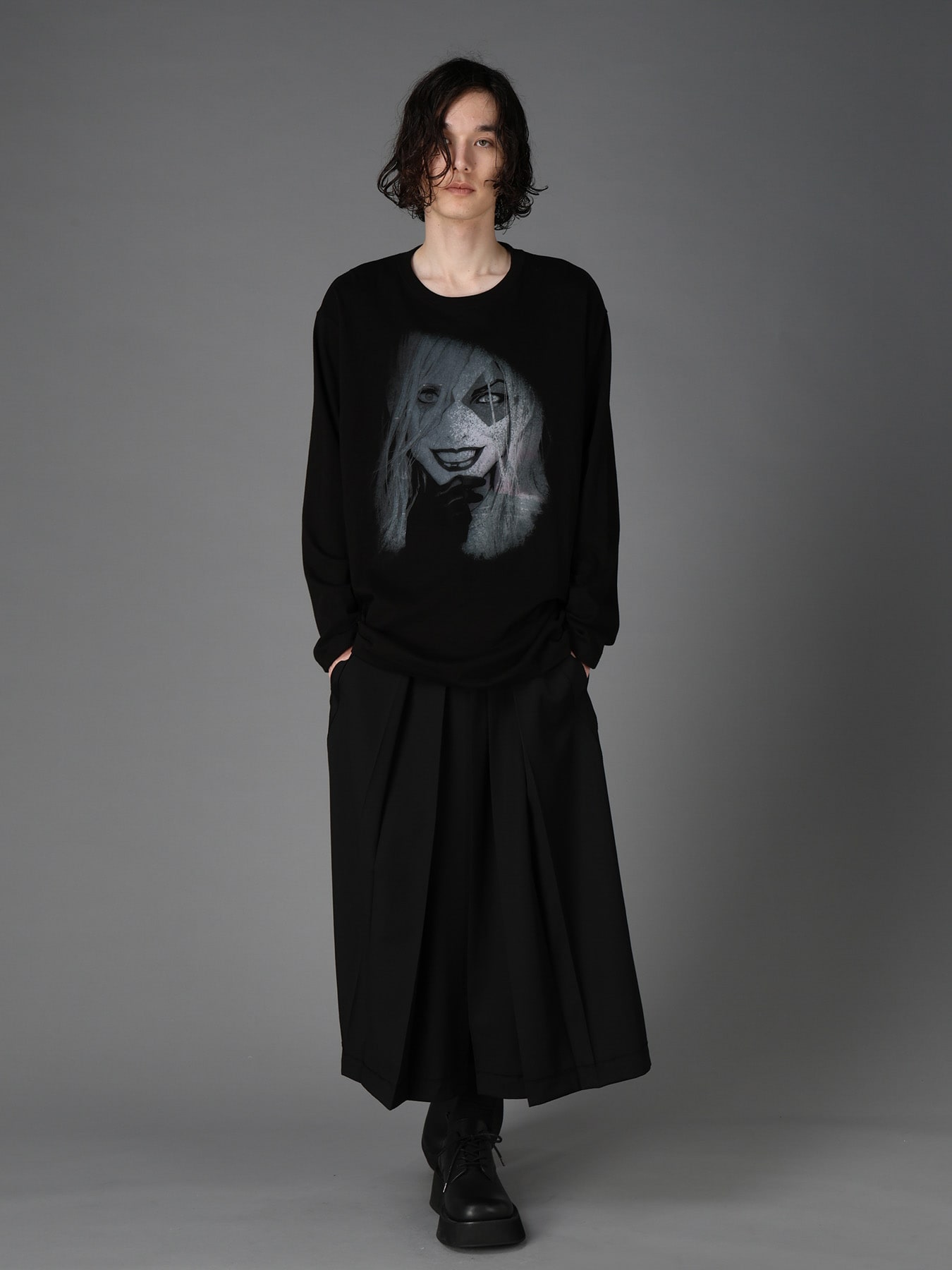 DC SUPER-VILLAINS "HARLEY QUINN" GRAPHIC LONG T-SHIRT