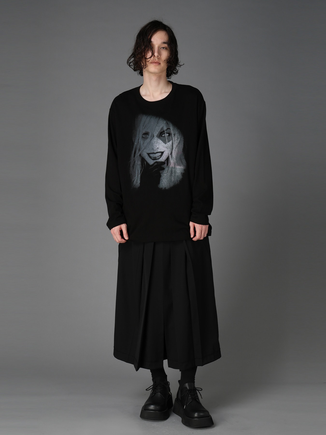 DC SUPER-VILLAINS "HARLEY QUINN" GRAPHIC LONG T-SHIRT