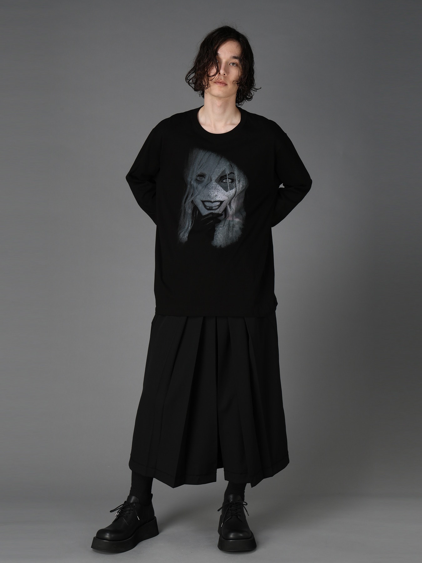 DC SUPER-VILLAINS "HARLEY QUINN" GRAPHIC LONG T-SHIRT