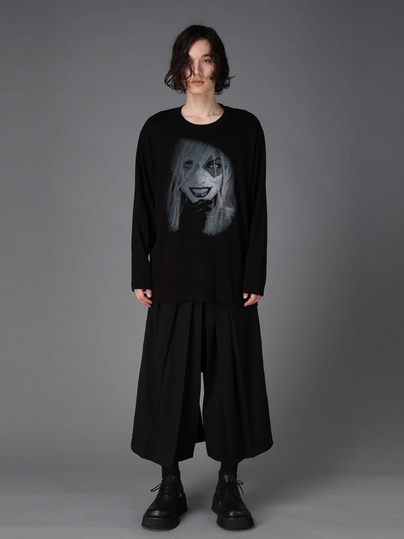 DC SUPER-VILLAINS "HARLEY QUINN" GRAPHIC LONG T-SHIRT