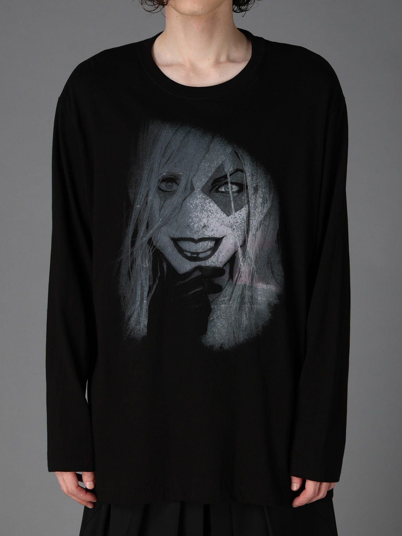 DC SUPER-VILLAINS "HARLEY QUINN" GRAPHIC LONG T-SHIRT