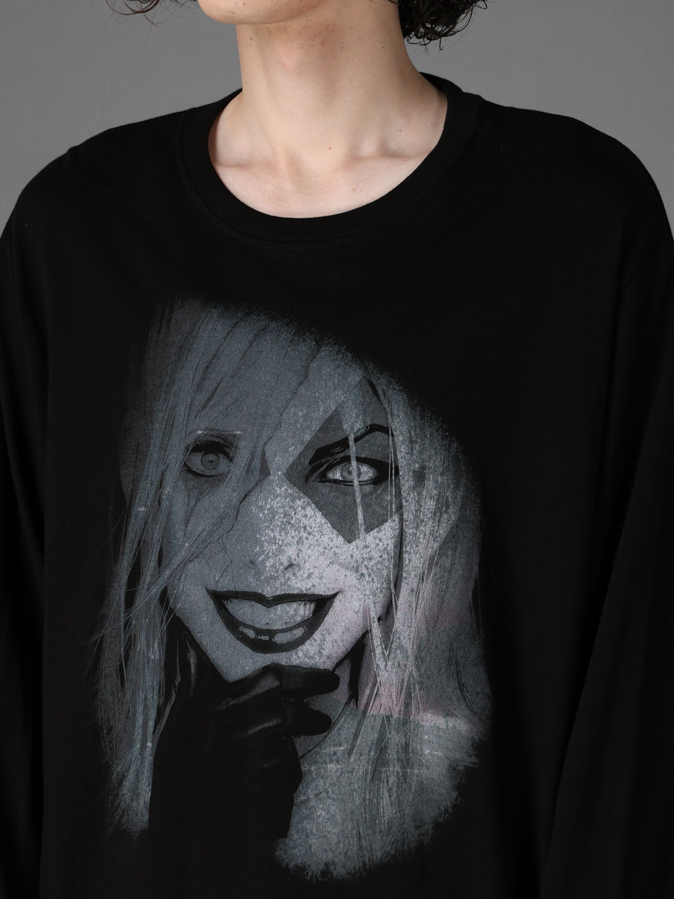 DC SUPER-VILLAINS "HARLEY QUINN" GRAPHIC LONG T-SHIRT