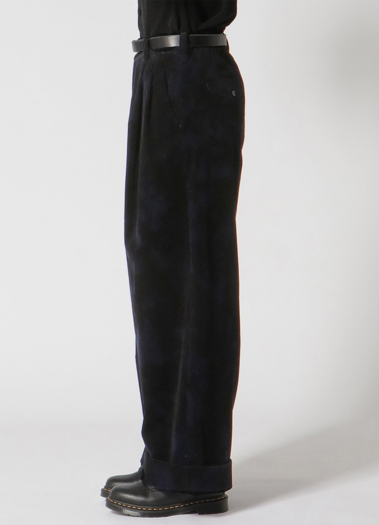 UNEVEN DYED CORDUROY 2 TUCK WIDE CUFFED PANTS