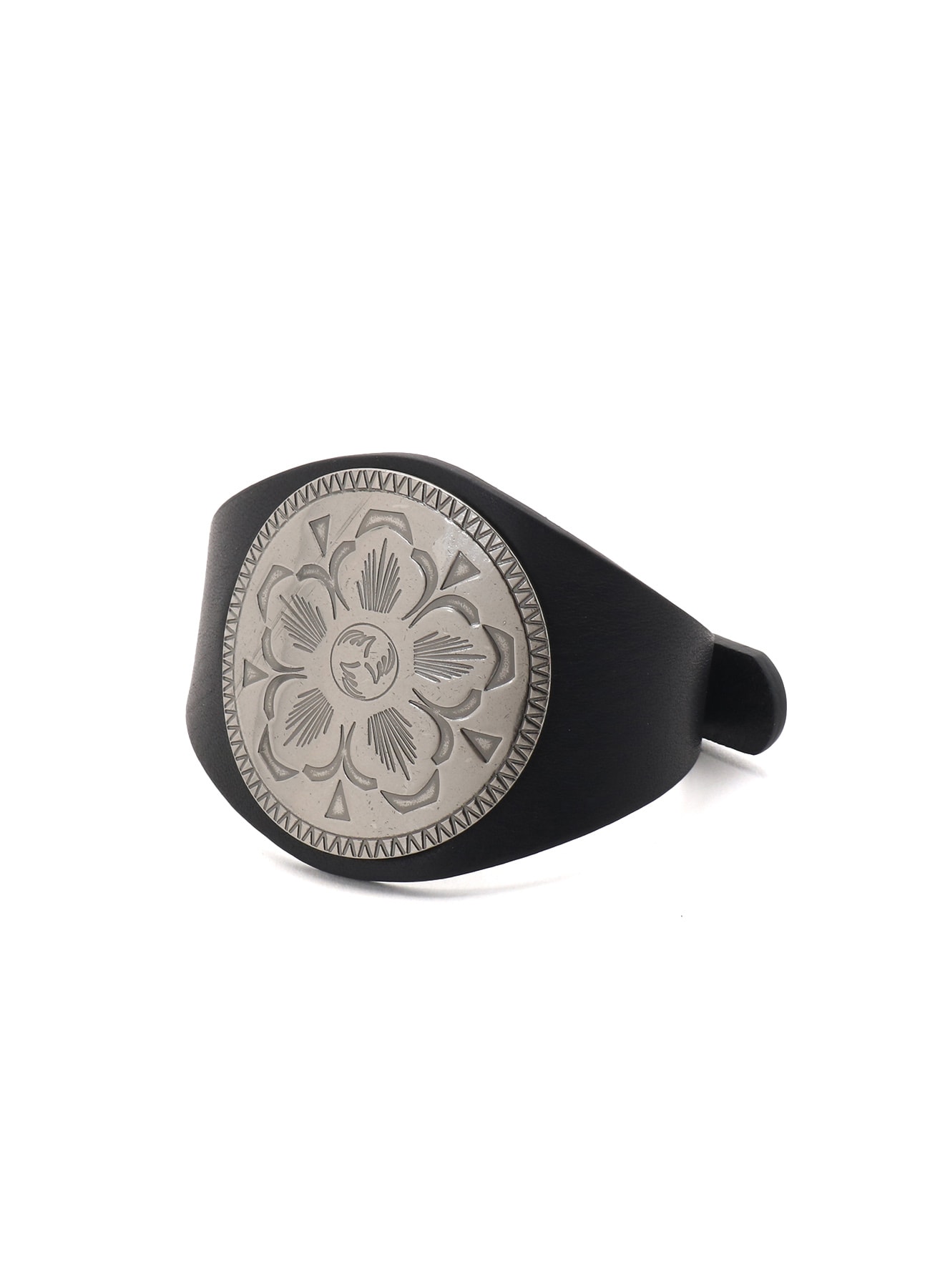 COW LEATHER CONCHO BANGLE