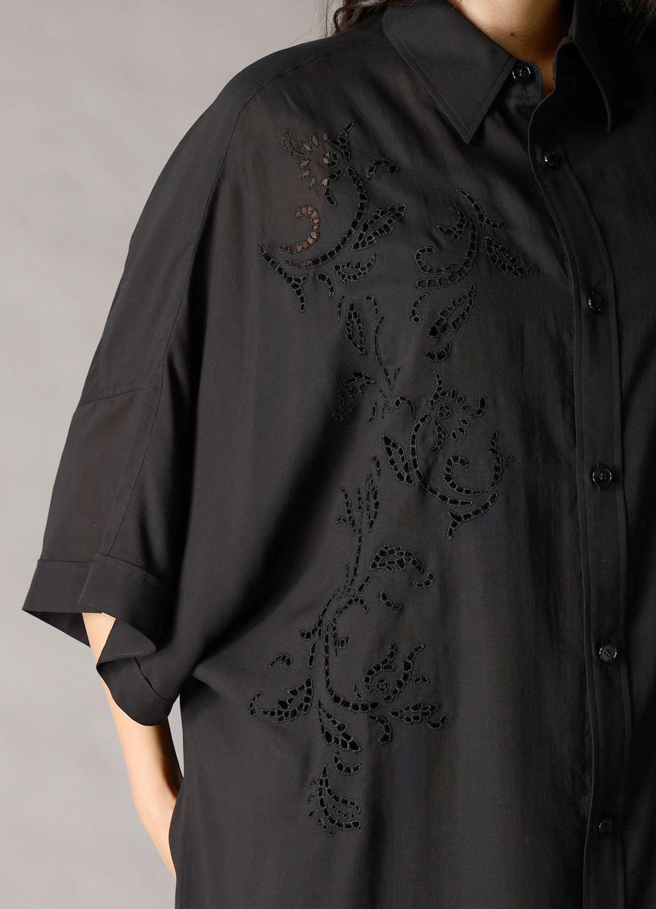 CELLULOSE LAWN BRODERIE FRONT DOLMAN SHORT-SLEEVE SHIRT