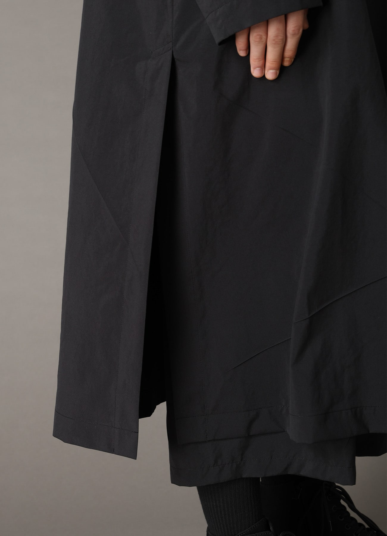 PE TAFFETA PLEATED DESIGN COAT