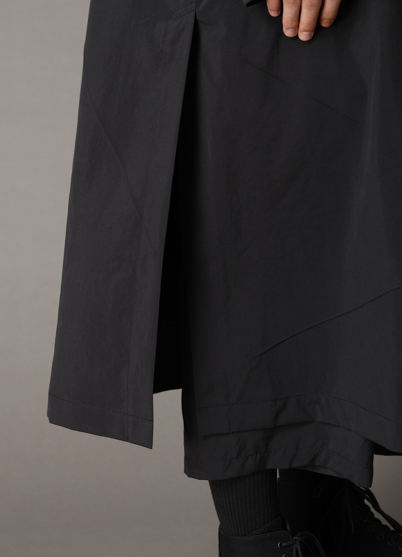 PE TAFFETA PLEATED DESIGN COAT