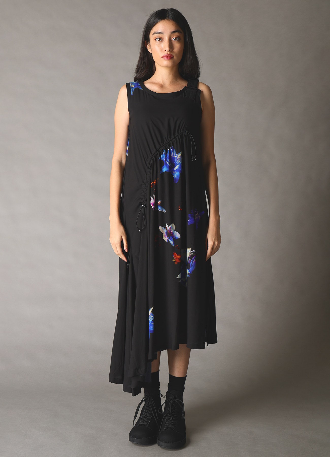 【1/16 10:00 Release】LILY PATTERN ASYMMETRY DRAWCORD DRESS