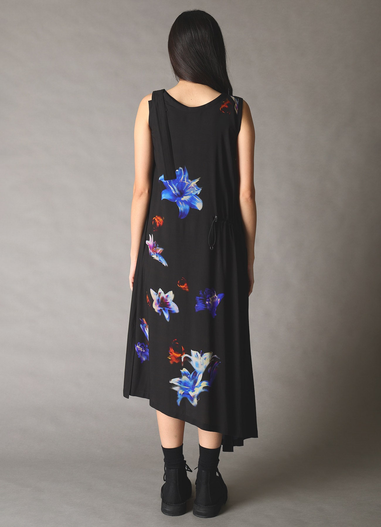 【1/16 10:00 Release】LILY PATTERN ASYMMETRY DRAWCORD DRESS