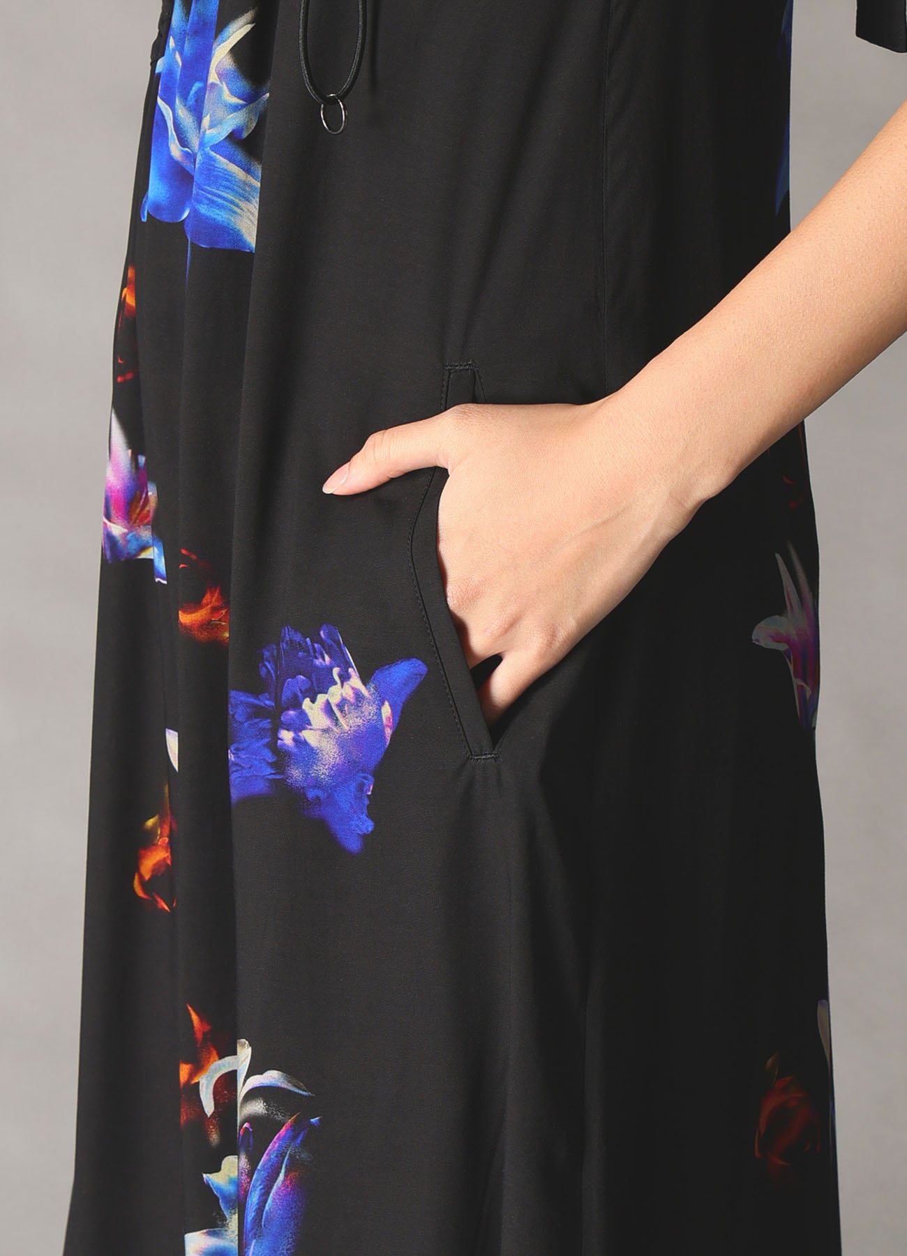 【1/16 10:00 Release】LILY PATTERN ASYMMETRY DRAWCORD DRESS