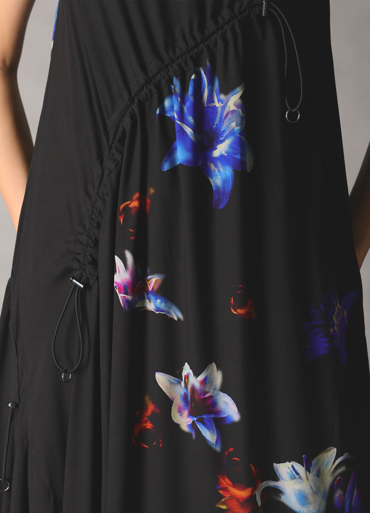 【1/16 10:00 Release】LILY PATTERN ASYMMETRY DRAWCORD DRESS