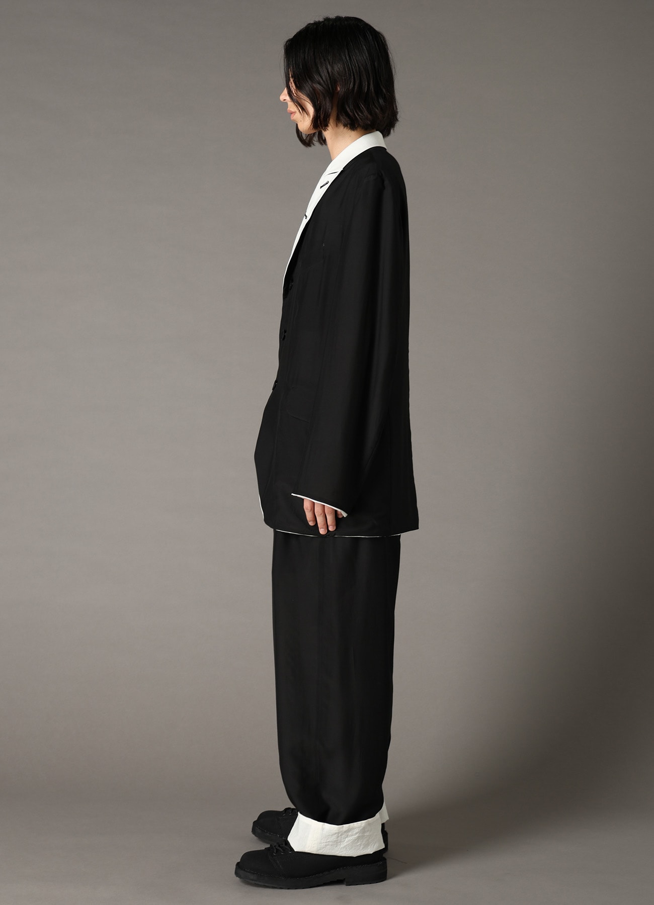 REVERSIBLE PEAKED LAPEL JACKET