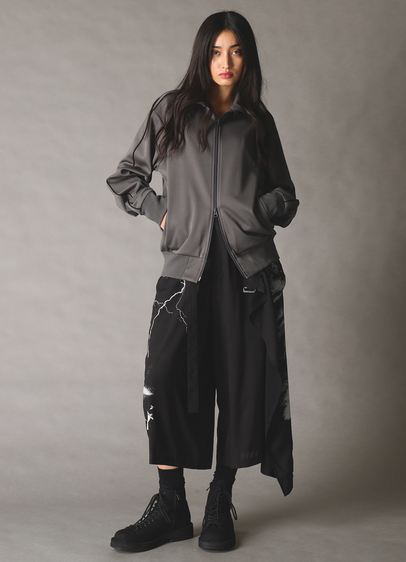 CROW PATTERN WRAP PANTS