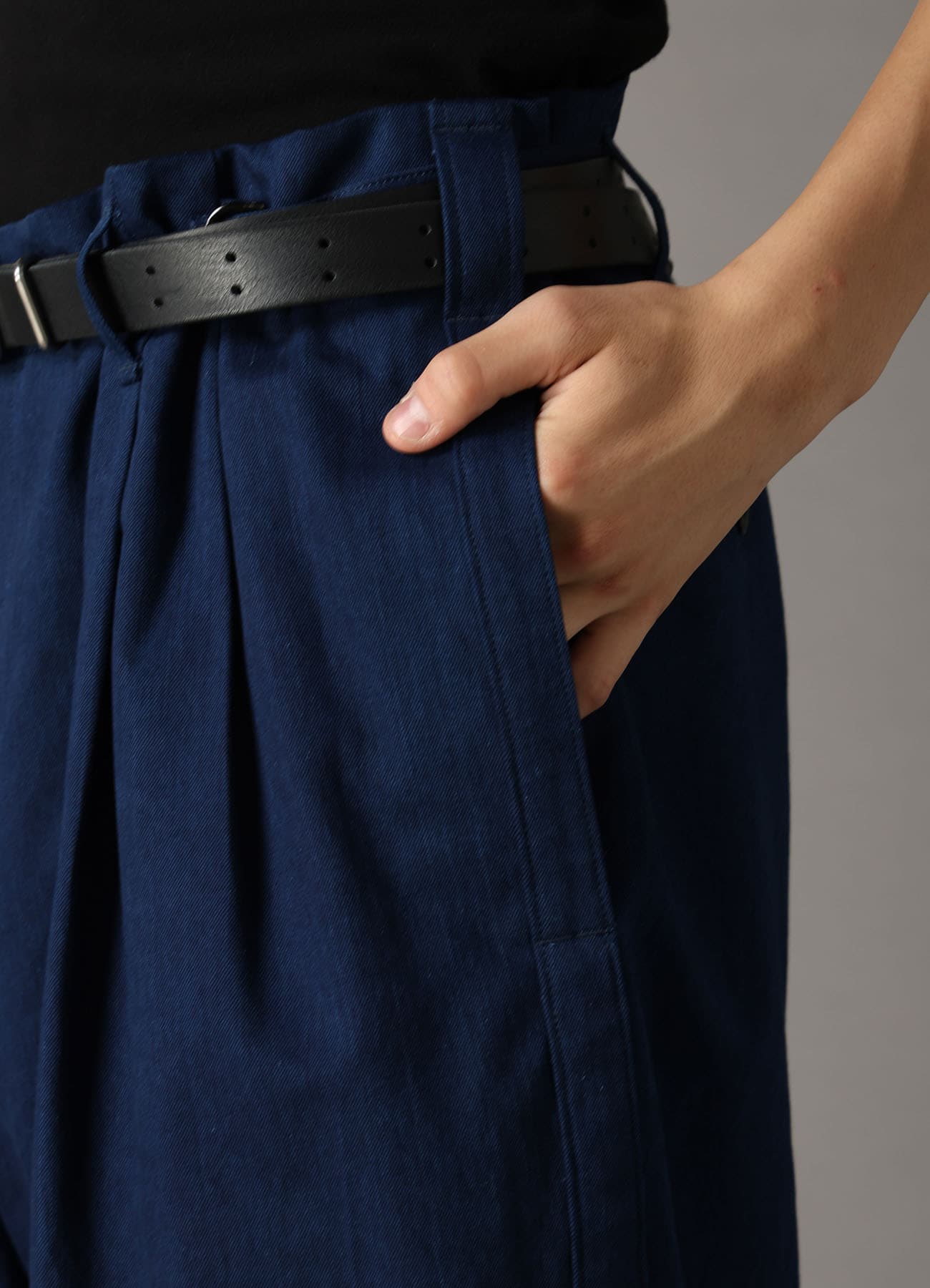 COTTON INDIGO TWILL 2-TUCK PANTS