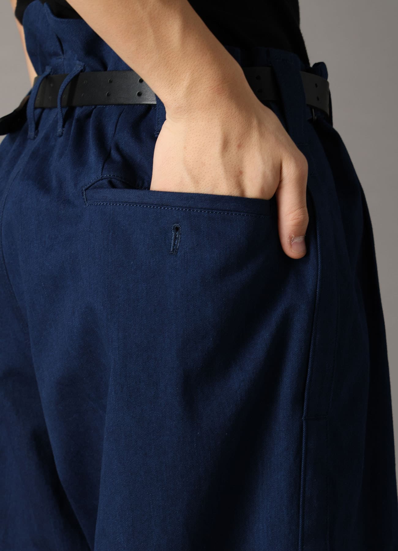 COTTON INDIGO TWILL 2-TUCK PANTS