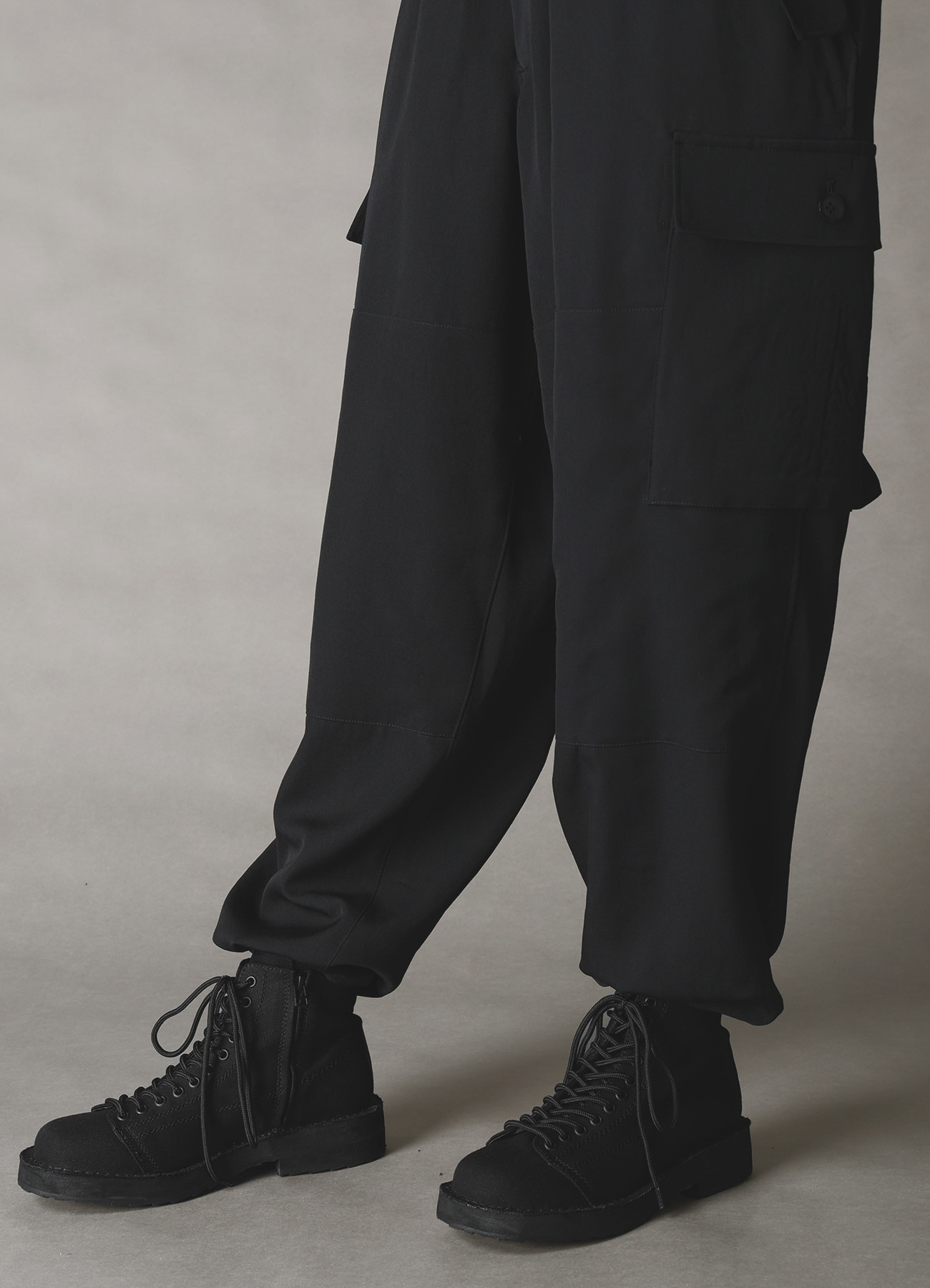 WOOL GABARDINE TAPERED CARGO PANTS