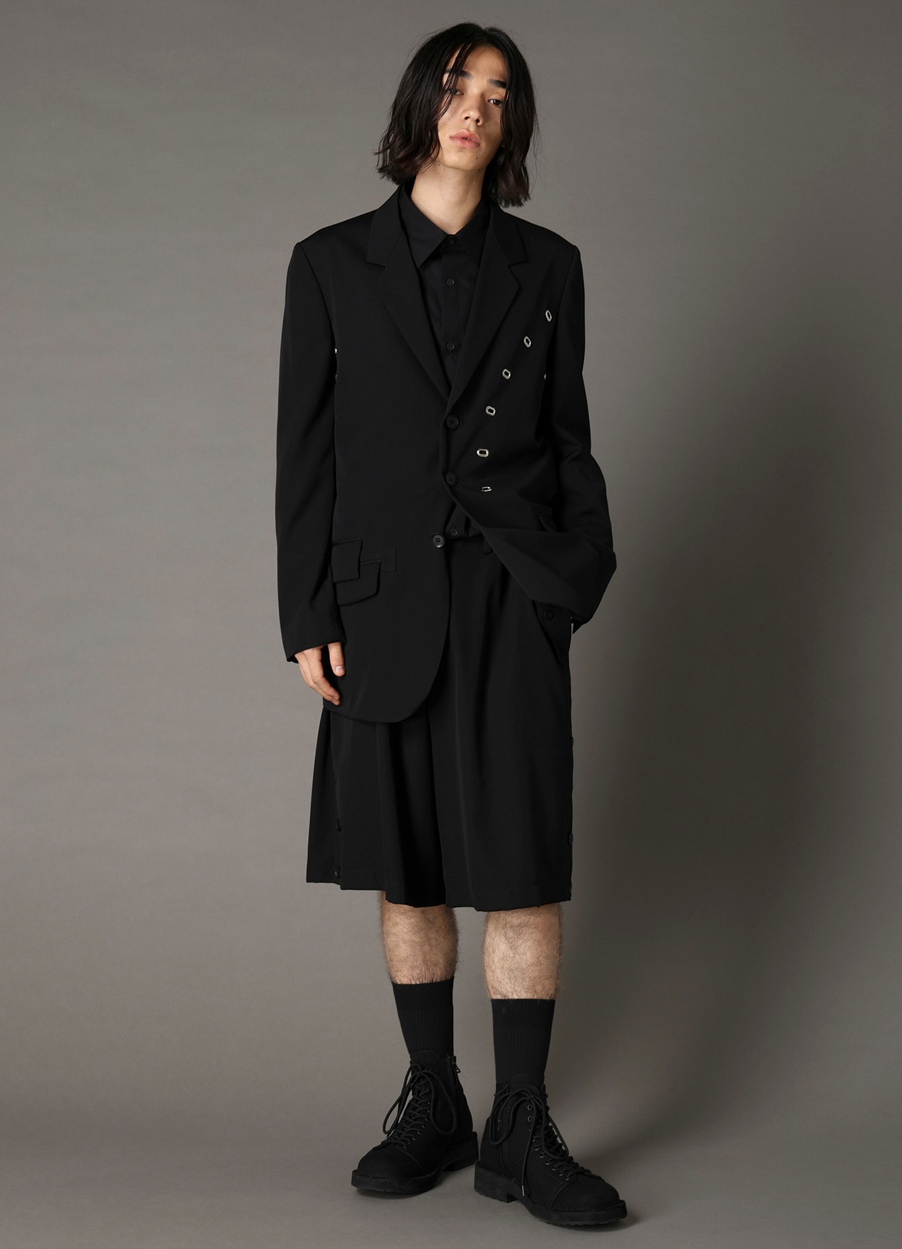 WOOL GABARDINE SHORT PANTS WITH EYELETS