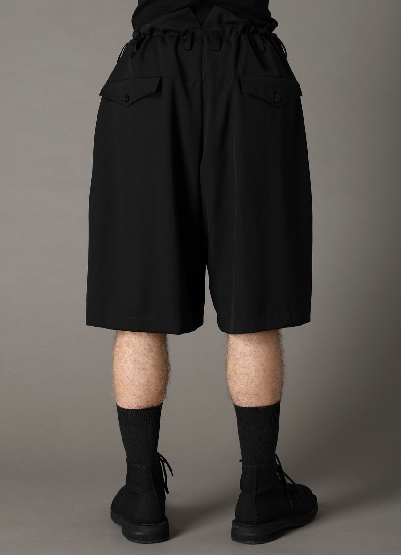 WOOL GABARDINE SHORT PANTS WITH EYELETS