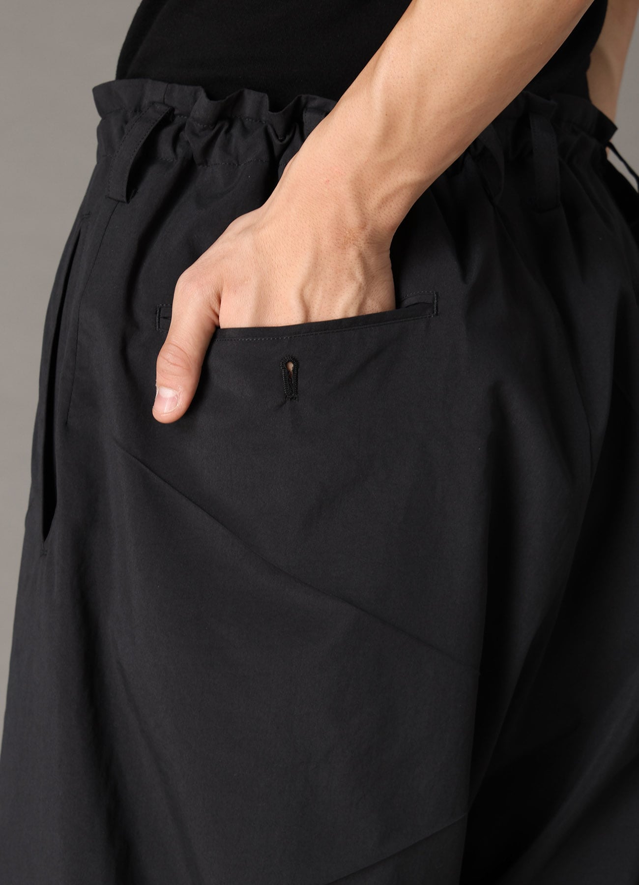 PE TAFFETA PLEATS DESIGN PANTS