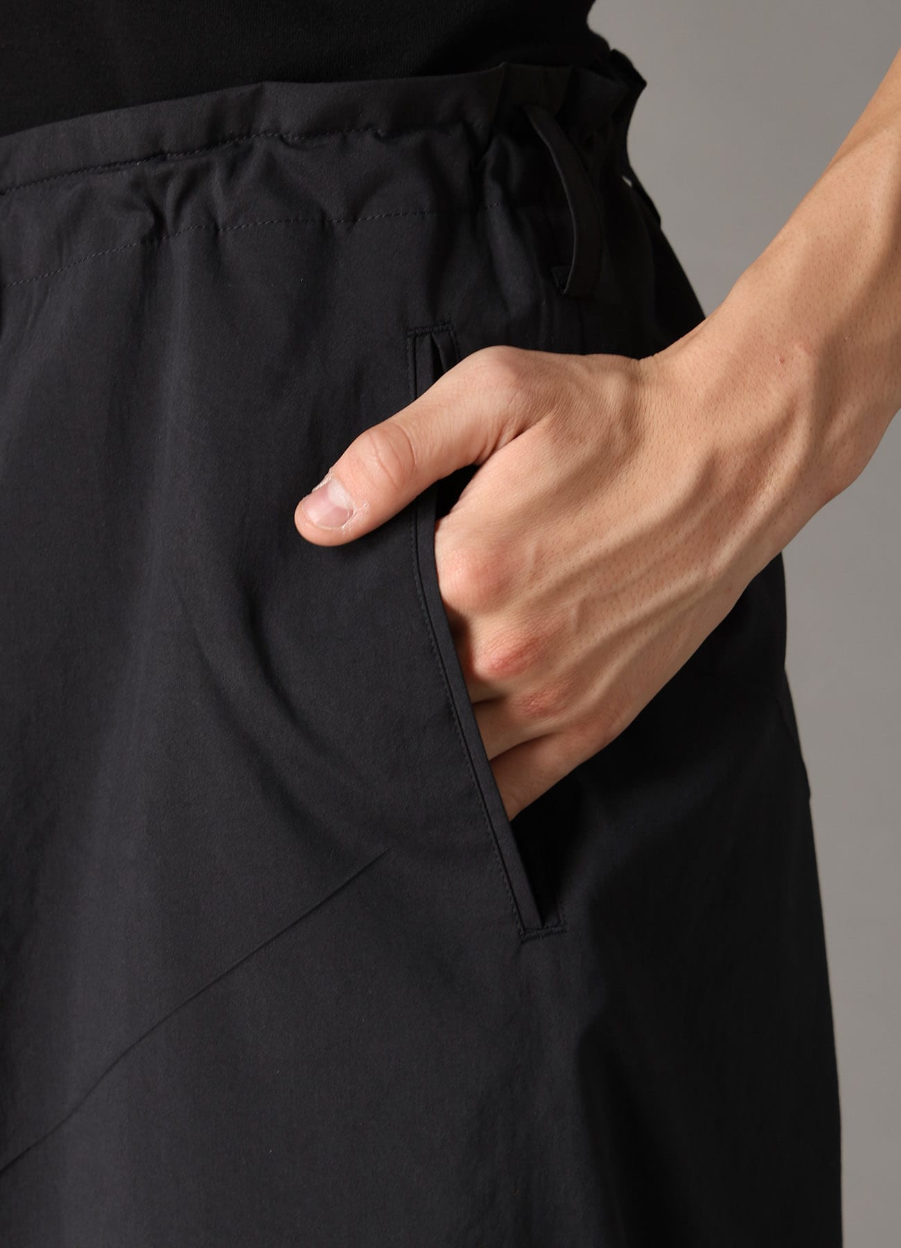 PE TAFFETA PLEATS DESIGN PANTS