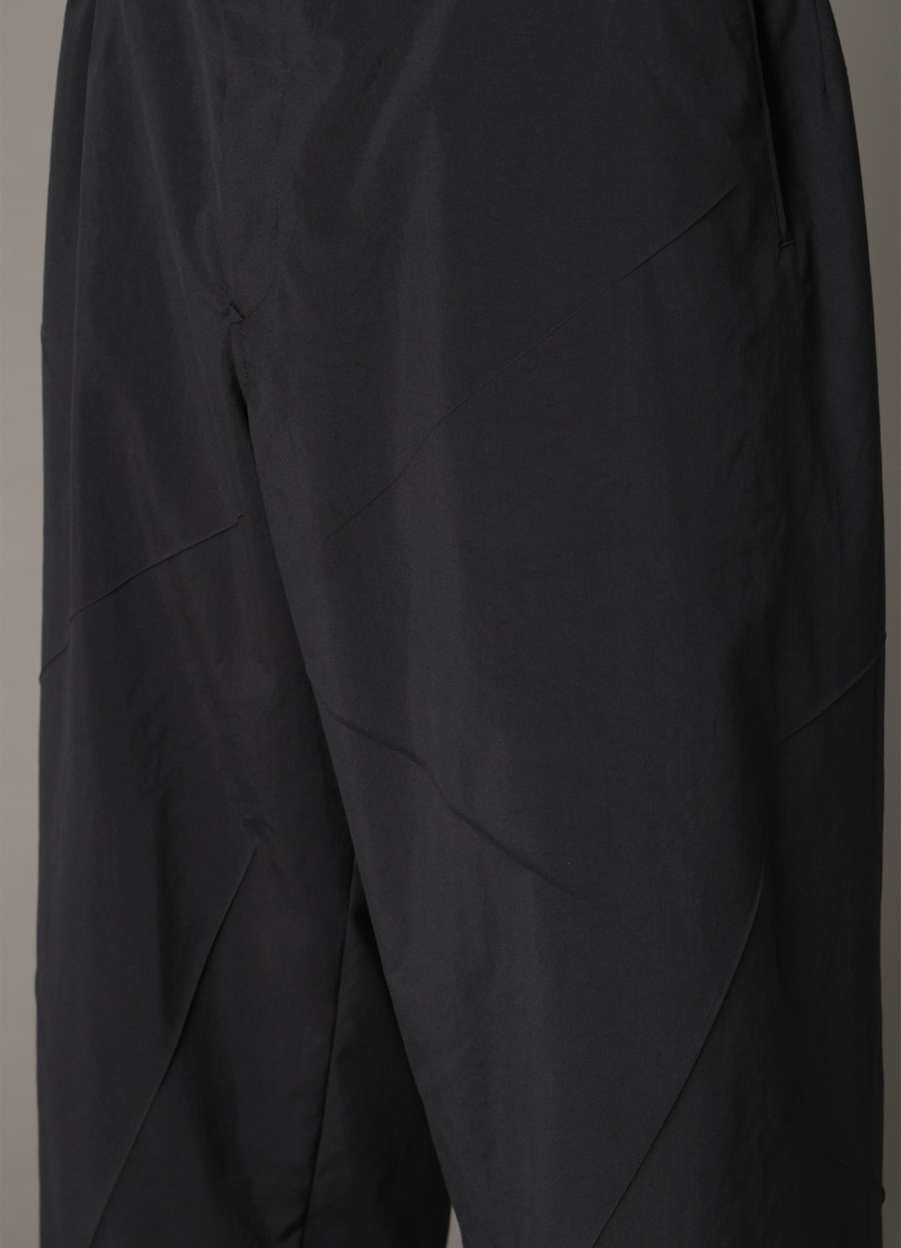 PE TAFFETA PLEATS DESIGN PANTS