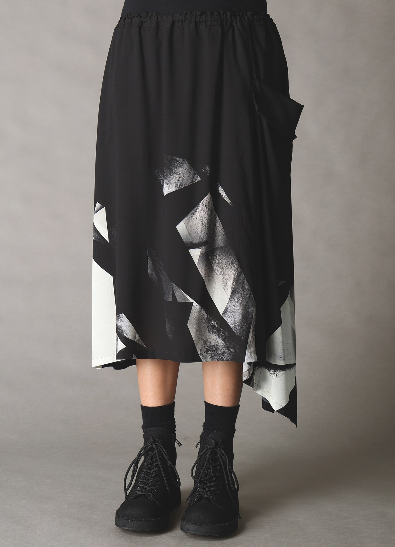 GEOMETRIC PATTERN LEFT DRAPE GATHERED SKIRT