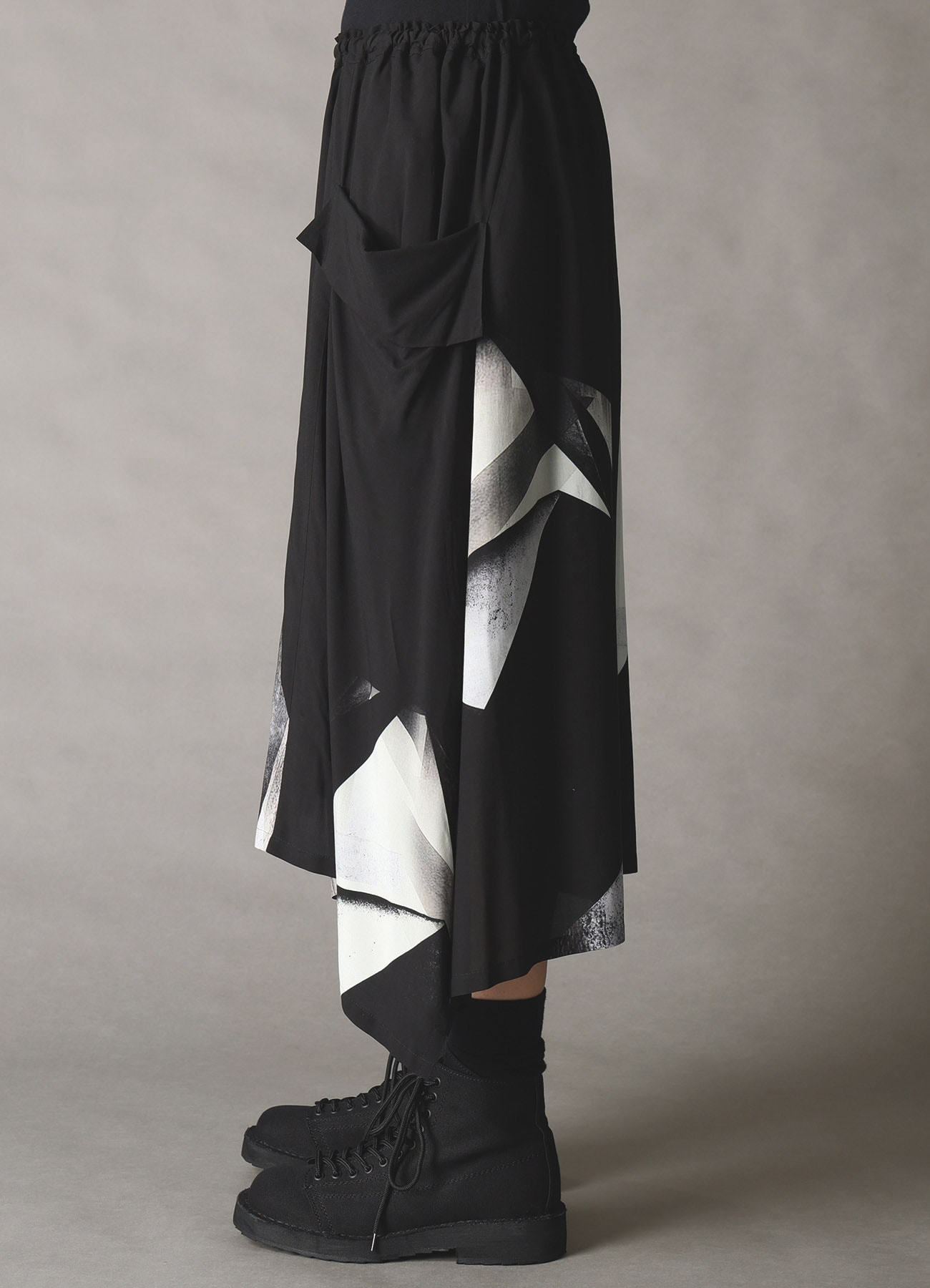 GEOMETRIC PATTERN LEFT DRAPE GATHERED SKIRT
