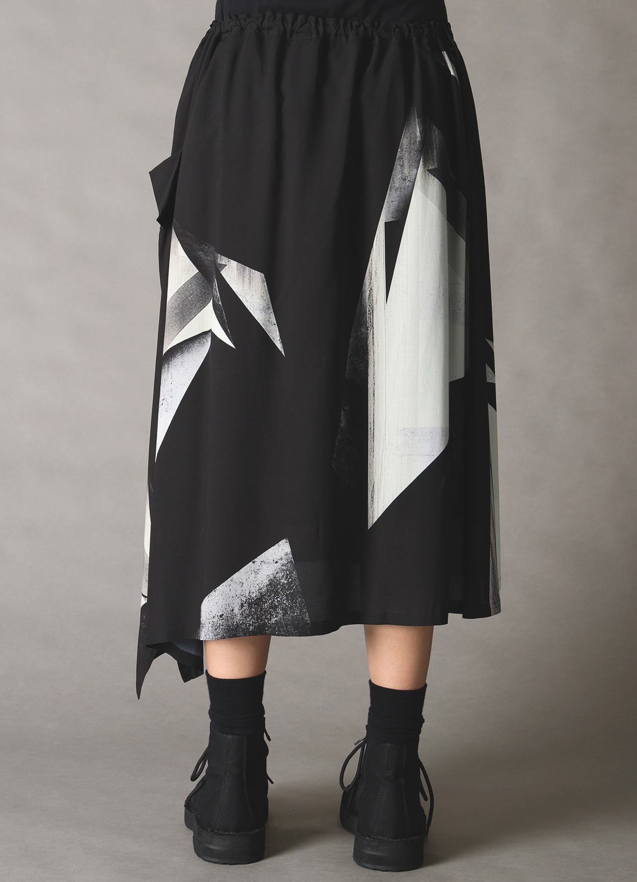 GEOMETRIC PATTERN LEFT DRAPE GATHERED SKIRT