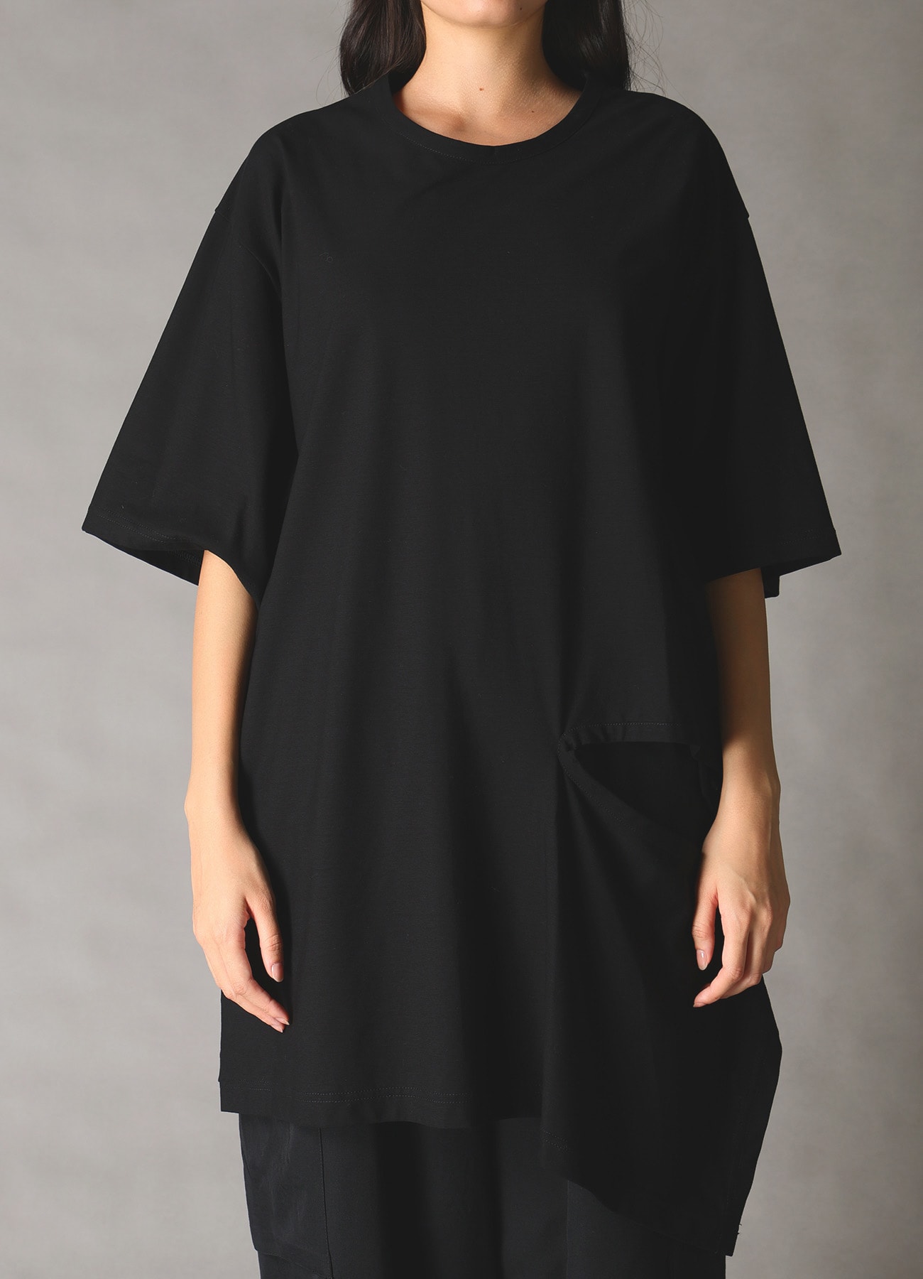 30 HARD TWIST STRETCH JERSEY LEFT CUT-OUT T-SHIRT