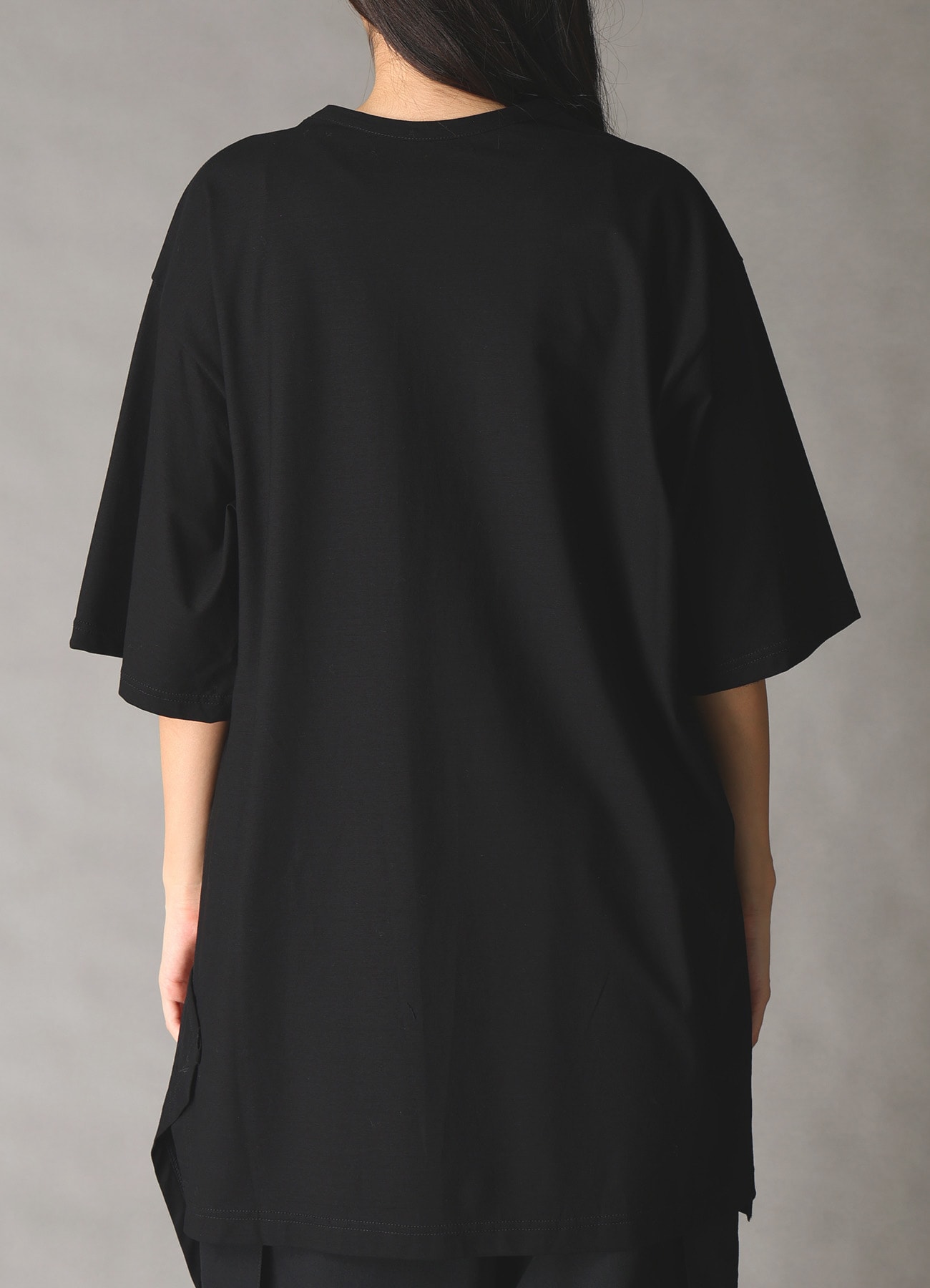 30 HARD TWIST STRETCH JERSEY LEFT CUT-OUT T-SHIRT