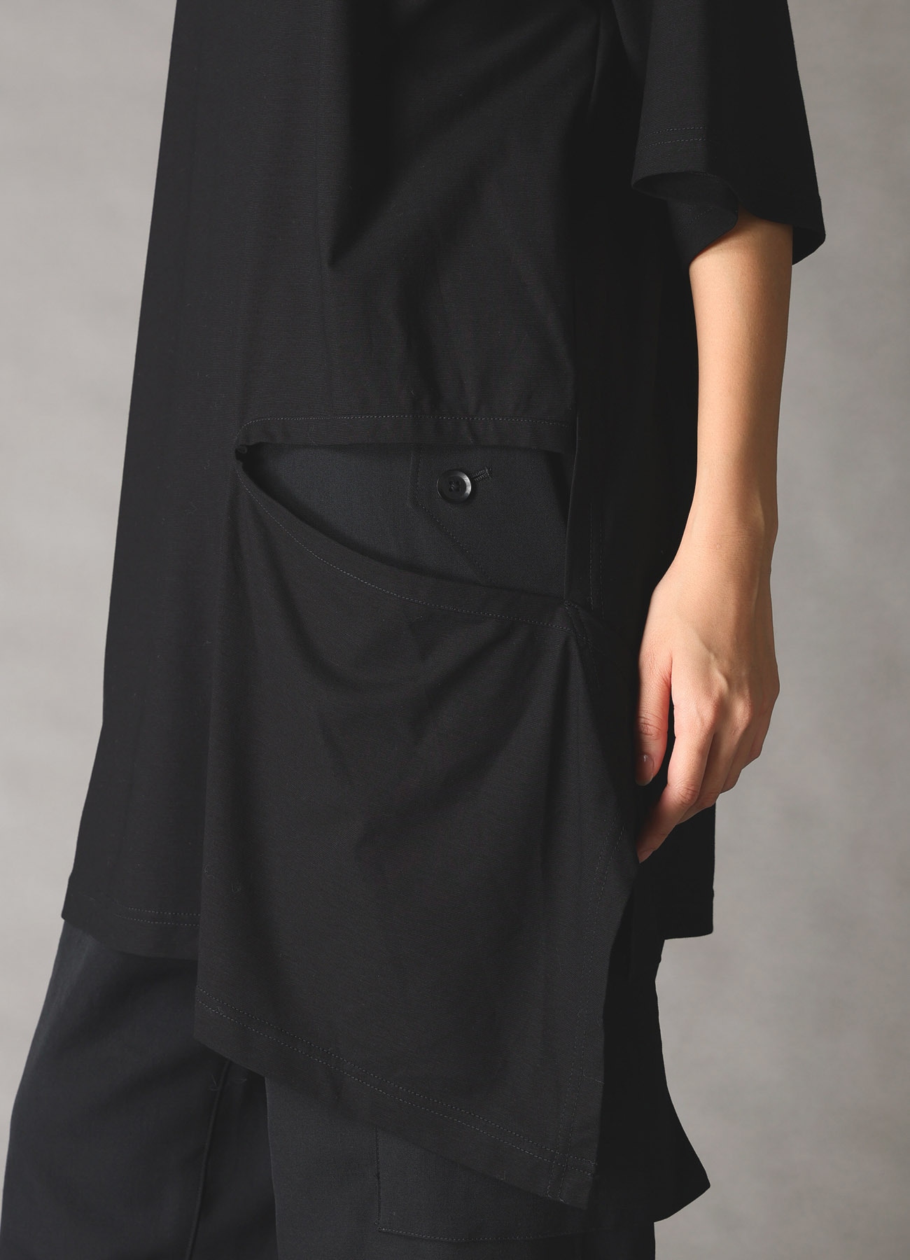 30 HARD TWIST STRETCH JERSEY LEFT CUT-OUT T-SHIRT